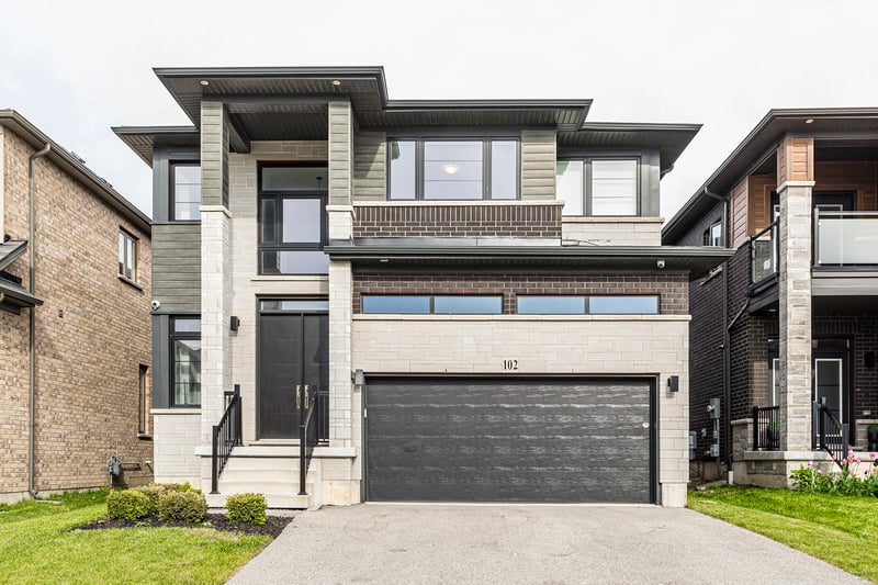 Luxury estate at 102 Greenwich Avenue, Hamilton, ON — photo 2