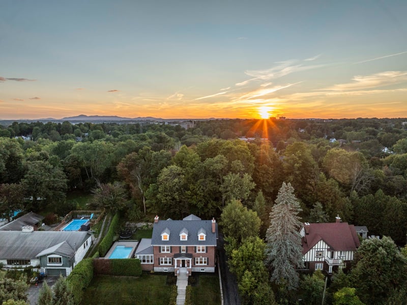 Luxury estate at 427 Rue Victoria, Sherbrooke, QC — photo 2