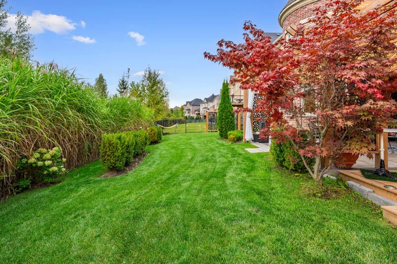 Luxury estate at 28 Chuck Ormsby Crescent, King City, ON — photo 9