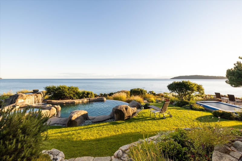 Luxury estate at 5871 Sunshine Coast Highway, Sechelt, BC — photo 3