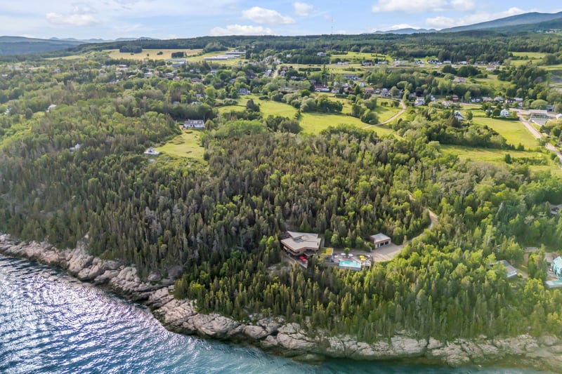 Luxury estate at 510 Rue St Raphaël, La Malbaie, QC — photo 2
