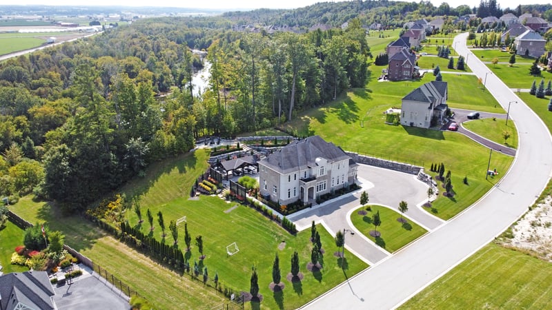 Luxury estate at 197 Nottingham Forest Road, Bradford West Gwillimbury, ON — photo 2