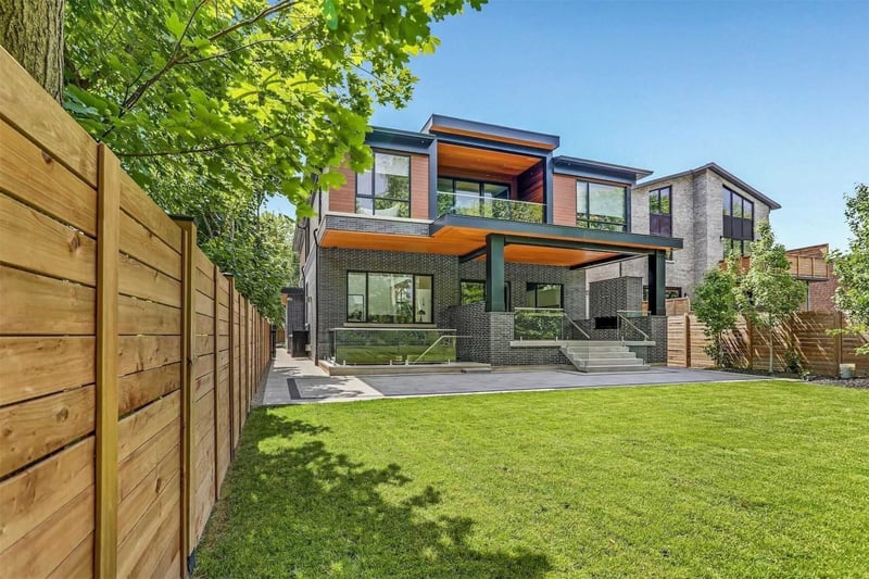 Luxury estate at 1433 Myron Drive, Mississauga — photo 14