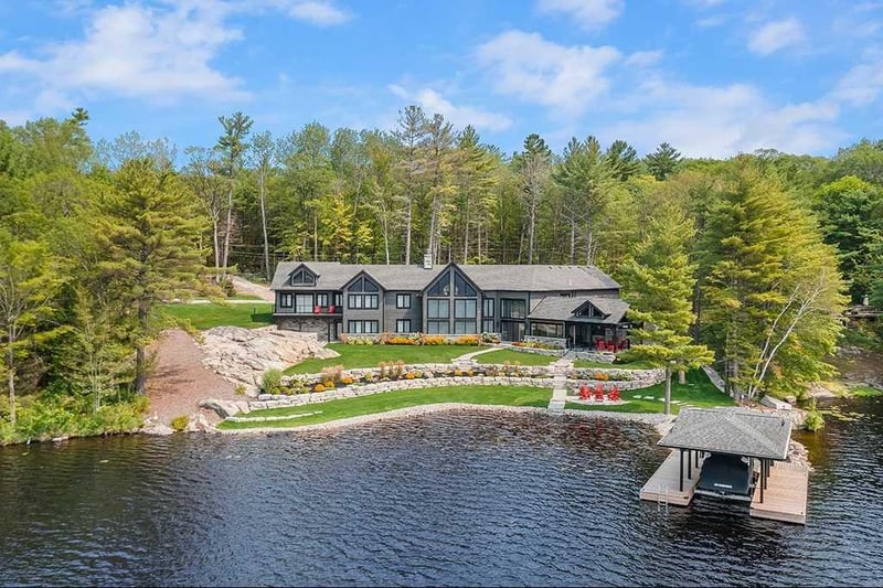 6-bedroom luxury home in 2896 Maclean Lake North Shore Road, Coldwater