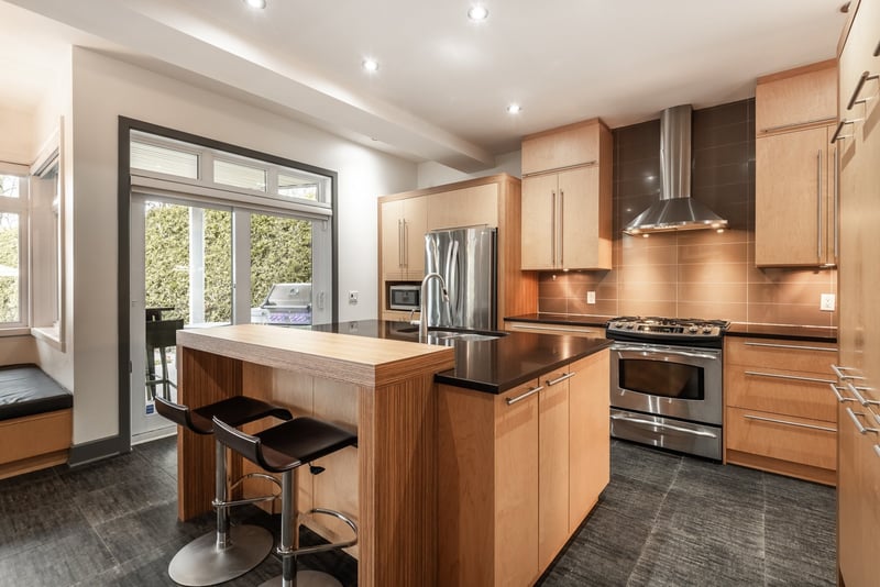 Luxury estate at 34 Rue Antoine-Forestier, St-Bruno-de-Montarville, QC — photo 6
