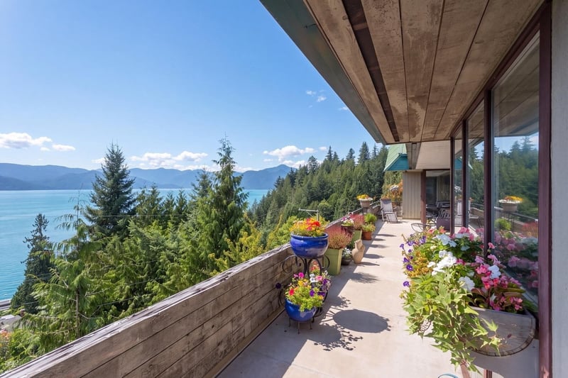 Luxury estate at 115 Isleview Place, Lions Bay, BC — photo 10