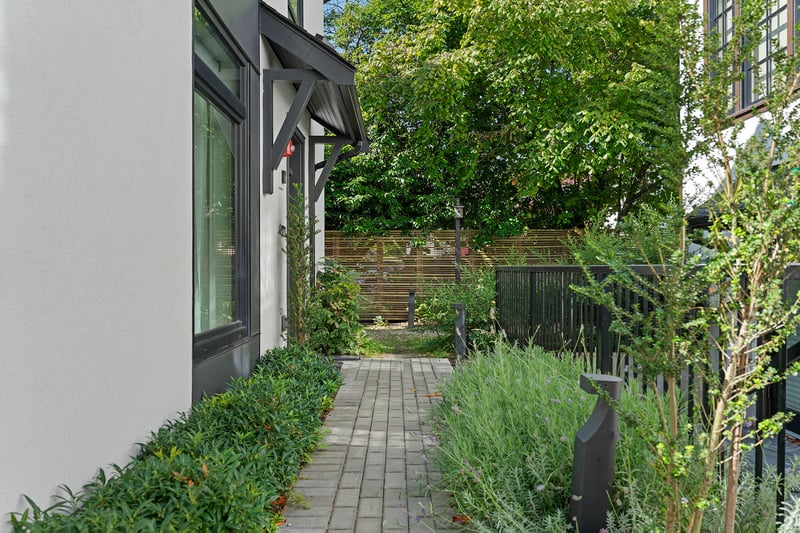 Luxury estate at 4921 Larch Street, Vancouver, BC — photo 2