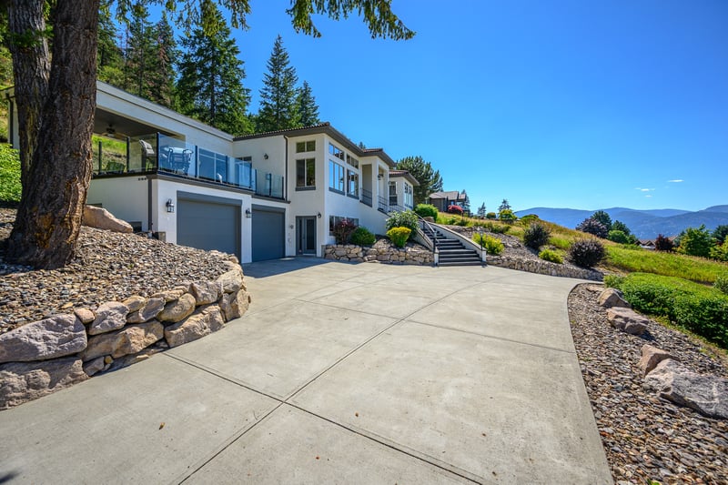 Luxury estate at 200 Melrose Court, Vernon, BC — photo 2