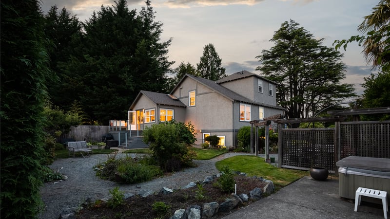 Luxury estate at 2741 Dufferin Avenue, Victoria, BC — photo 6