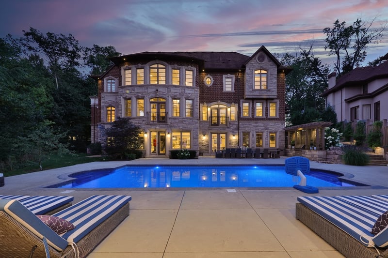 6-bedroom luxury home in 1459 Stavebank Road, Mississauga, ON