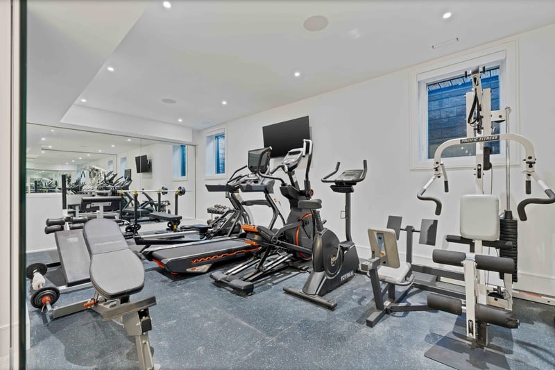 Luxury estate at 1589 Glenhill Crescent, Mississauga, ON — photo 41