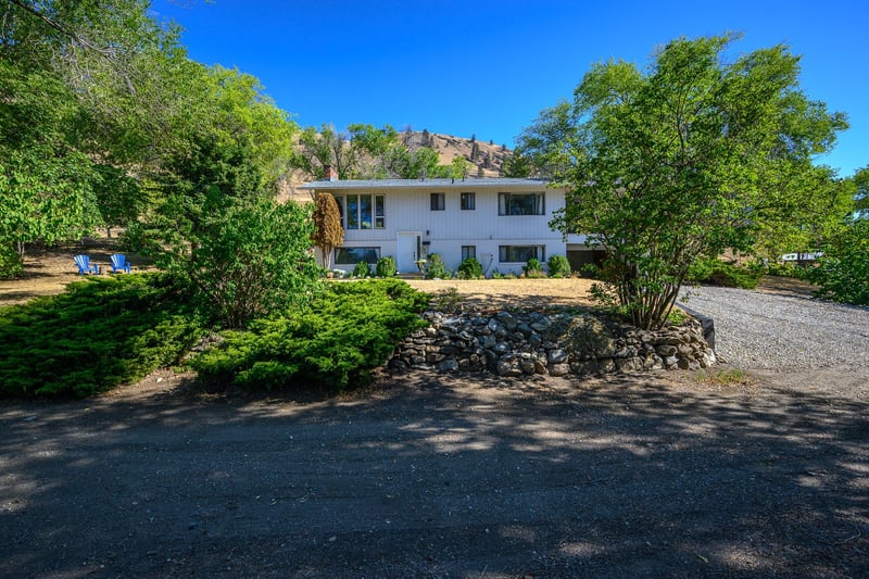 Luxury estate at 7917 Buchanan Road, Vernon, BC — photo 2