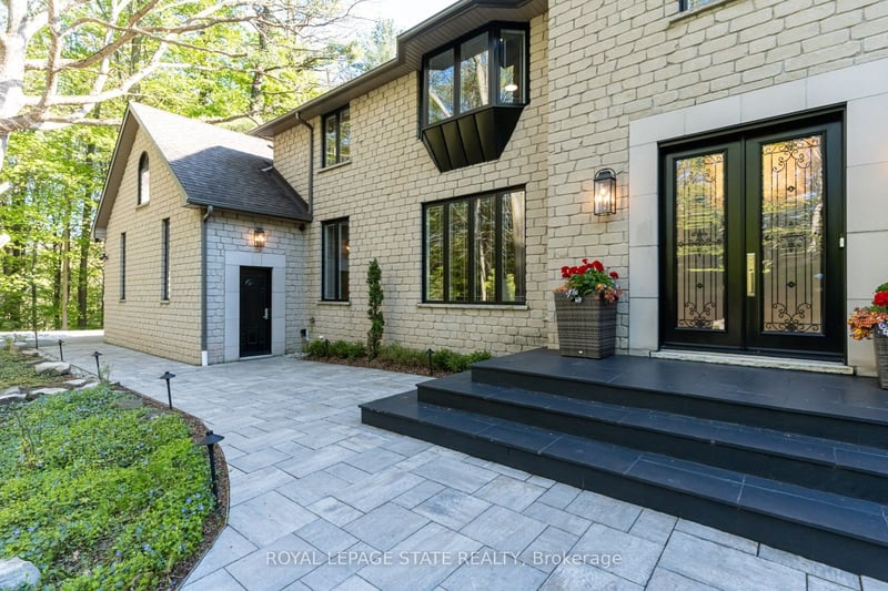 Luxury estate at 18 Elder Crescent, Hamilton, ON — photo 6
