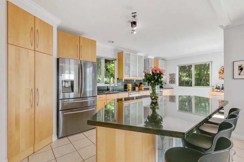 Luxury estate at 530 Craigmohr Drive, West Vancouver, BC — photo 10
