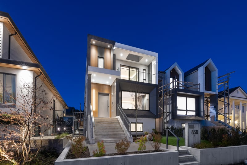 Luxury estate at 838 East 14th Street, North Vancouver, BC — photo 2