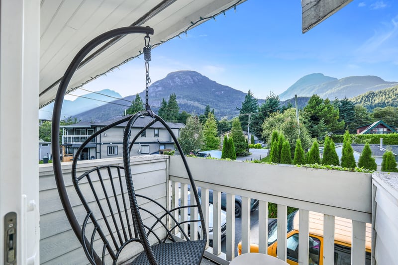 Luxury estate at 39726 Government Road, Squamish, BC — photo 2