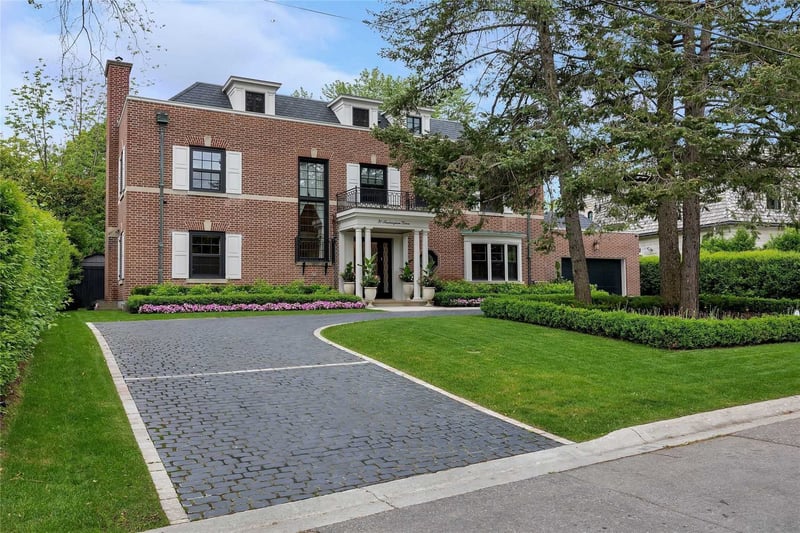 Luxury estate at 31 Sandringham Drive, Toronto — photo 2