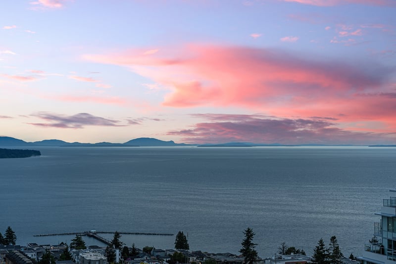 Luxury estate at PH2 1473 Johnston Road, White Rock, BC — photo 3