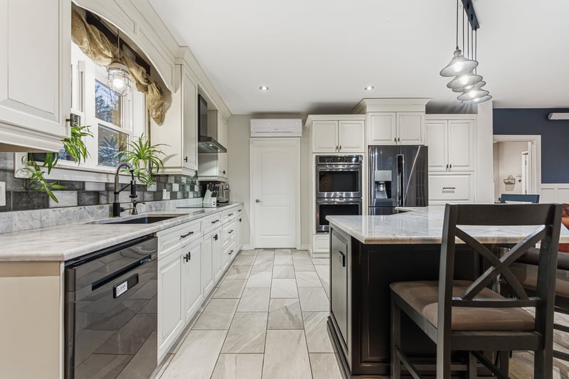 Luxury estate at 265 Rue Rosedale, Ayer's Cliff, QC — photo 9
