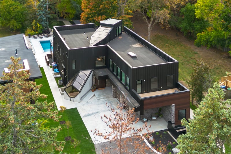 Luxury estate at 1438 Haig Blvd, Mississauga, ON — photo 2