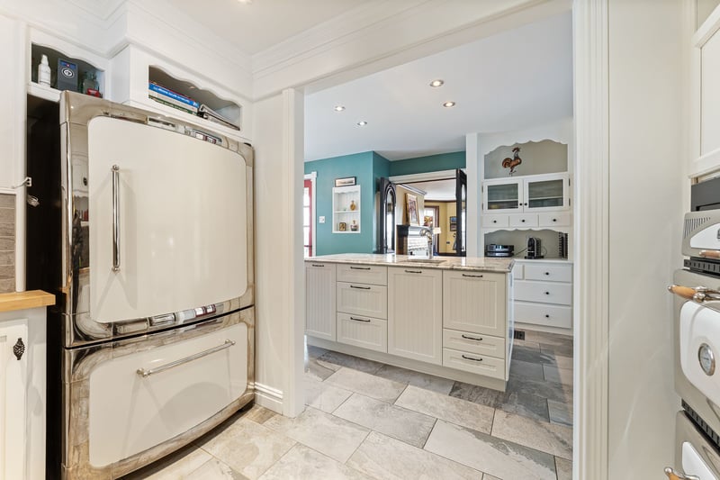 Luxury estate at 1365 Rue Principale, Saint-Paul-d'Abbotsford, QC — photo 8