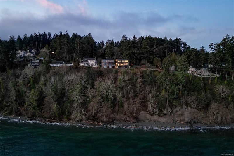 5-bedroom luxury home in 4599 Cordova Bay Road, Saanich, BC