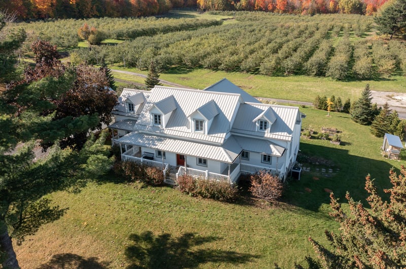 Luxury estate at 1291 La Grande-Caroline, Rougemont — photo 1