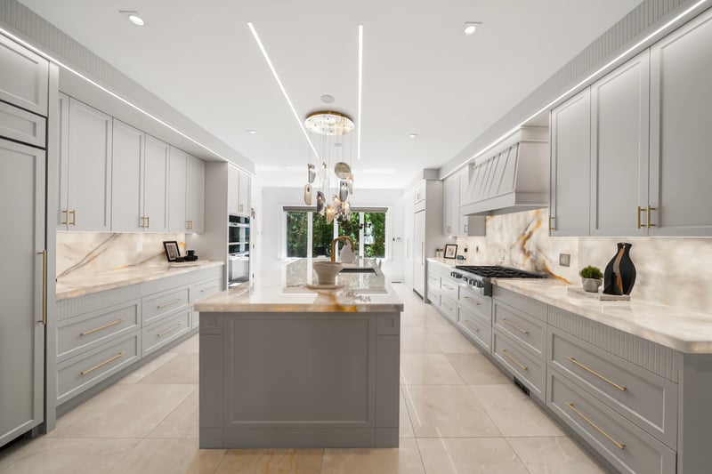 Luxury estate at 3168 Lakeshore Road West, Oakville, ON — photo 12