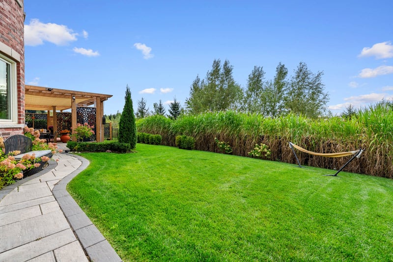 Luxury estate at 28 Chuck Ormsby Crescent, King City, ON — photo 2