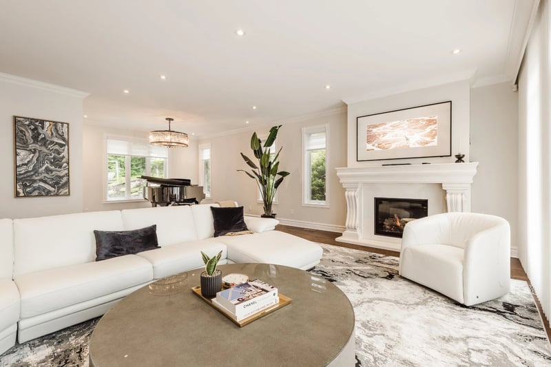 Luxury estate at 524 Rue des Falaises, Mont-Saint-Hilaire, QC — photo 9