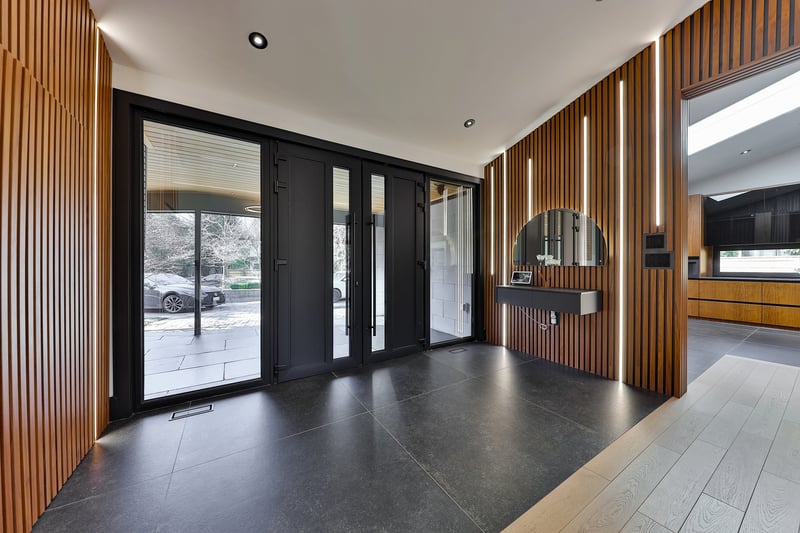 Luxury estate at 621 Sir Richards Road, Mississauga, ON — photo 3