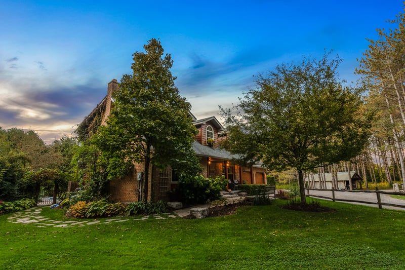 Luxury estate at 40 Hurd Street, Oshawa, ON — photo 4