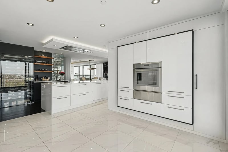 Luxury estate at 1400 Av. des Draveurs #1005, Trois-Rivieres, QC — photo 18
