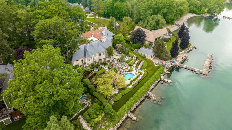 Luxury estate at 872 Whittier Crescent, Mississauga, ON — photo 3