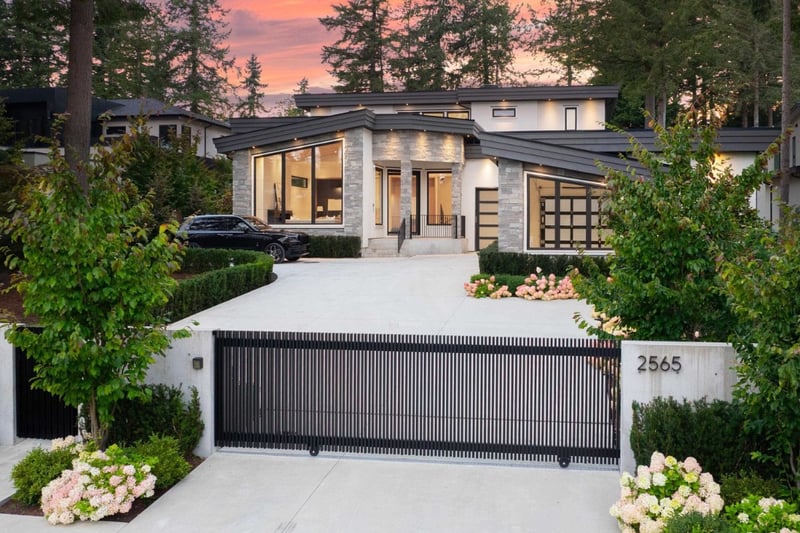 Luxury estate at 2565 141 Street, Surrey, BC — photo 2