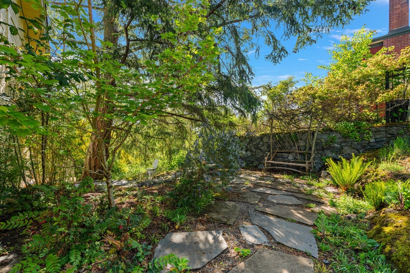 Luxury estate at 1019 Terrace Avenue, Victoria, BC — photo 33