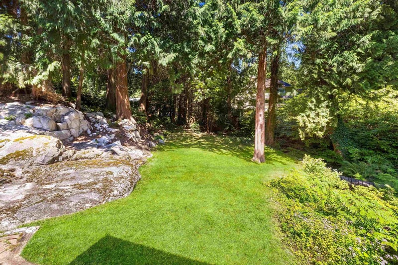 Luxury estate at 3965 Viewridge Place, West Vancouver, BC — photo 16