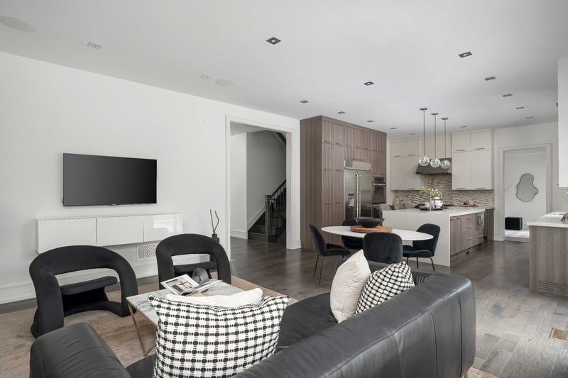 Luxury estate at 1025 Bridge Road, Oakville, ON — photo 17