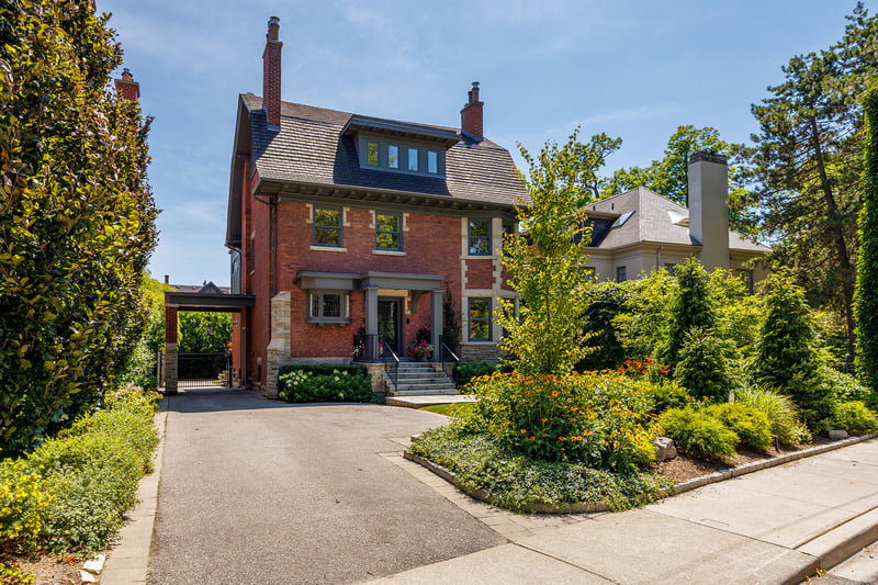 Luxury estate at 3 Whitney Avenue, Toronto, ON — photo 2