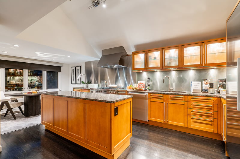 Luxury estate at 3262 West 1st Avenue, Vancouver, BC — photo 19