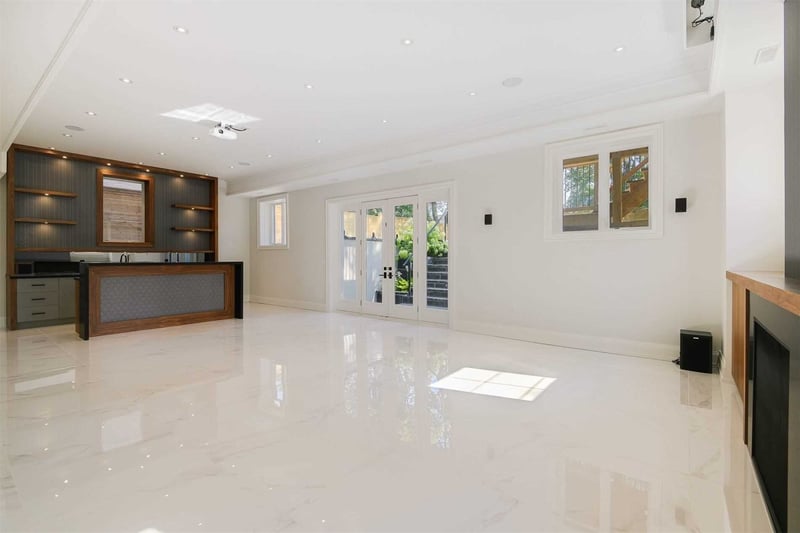 Luxury estate at 15 Bayberry Crescent, Toronto — photo 19