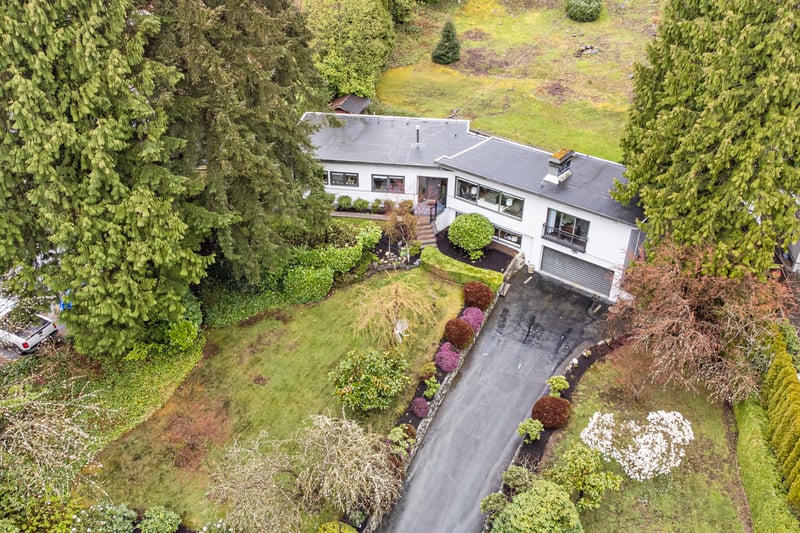 Luxury estate at 591 Southborough Dr, West Vancouver — photo 2