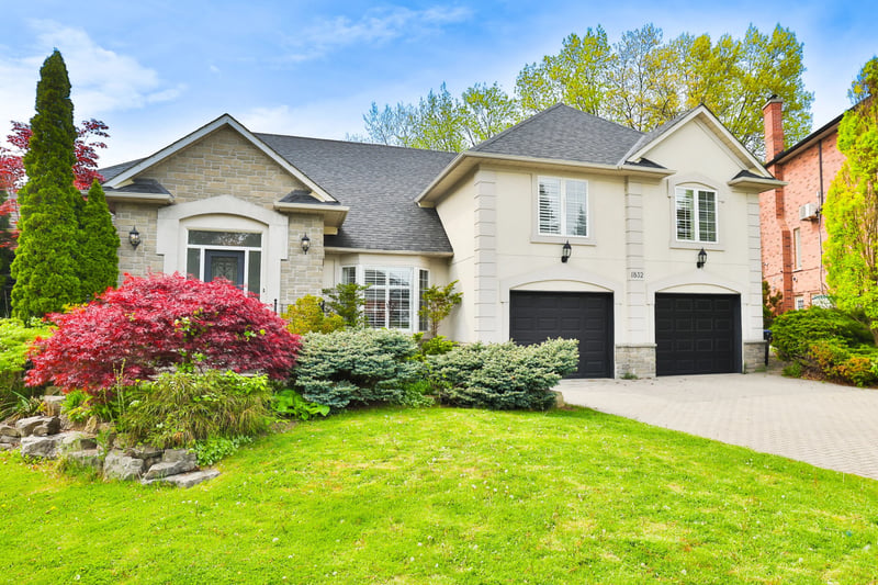 Luxury estate at 1832 Chesbro Court, Mississauga, ON — photo 3