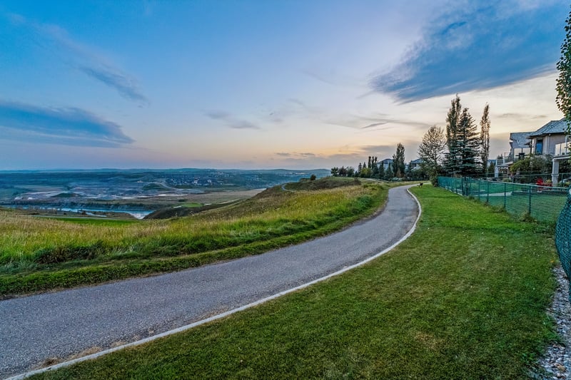 Luxury estate at 158 Gleneagles View, Cochrane, AB — photo 4