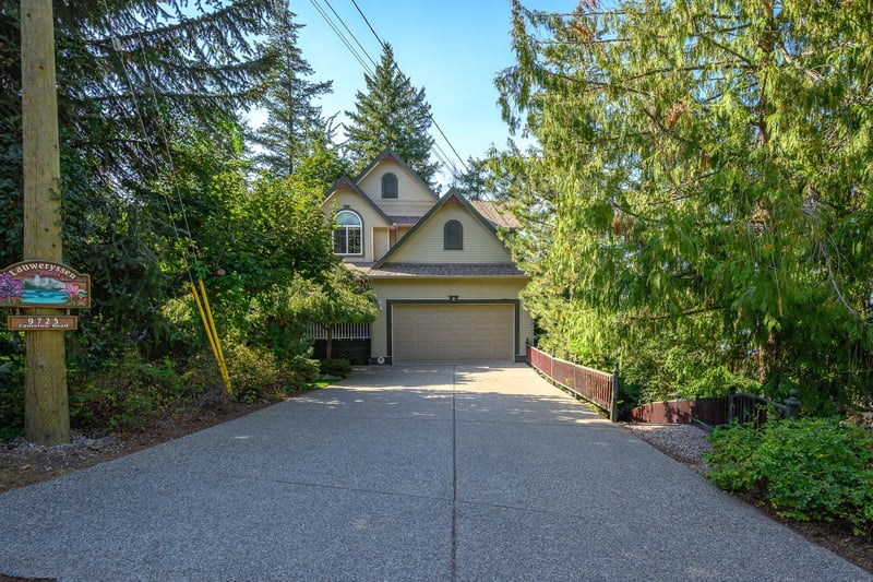 Luxury estate at 9725 Cameron Road, Vernon, BC — photo 2