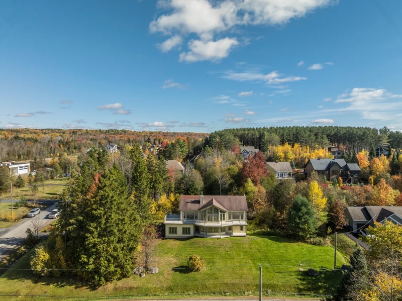 Luxury estate at 34 Rue des Tangaras, Orford, QC — photo 3