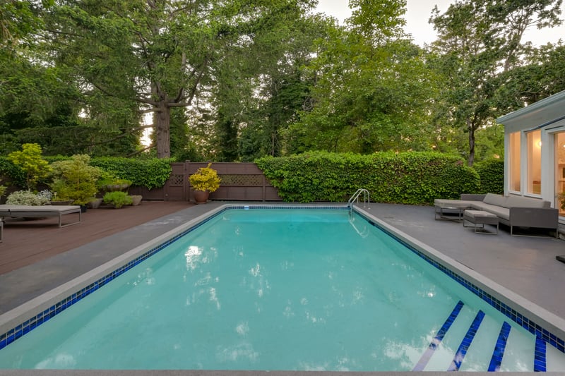 Luxury estate at 2861 Tudor Avenue, Victoria, BC — photo 4