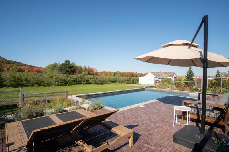 Luxury estate at 1291 La Grande-Caroline, Rougemont — photo 2