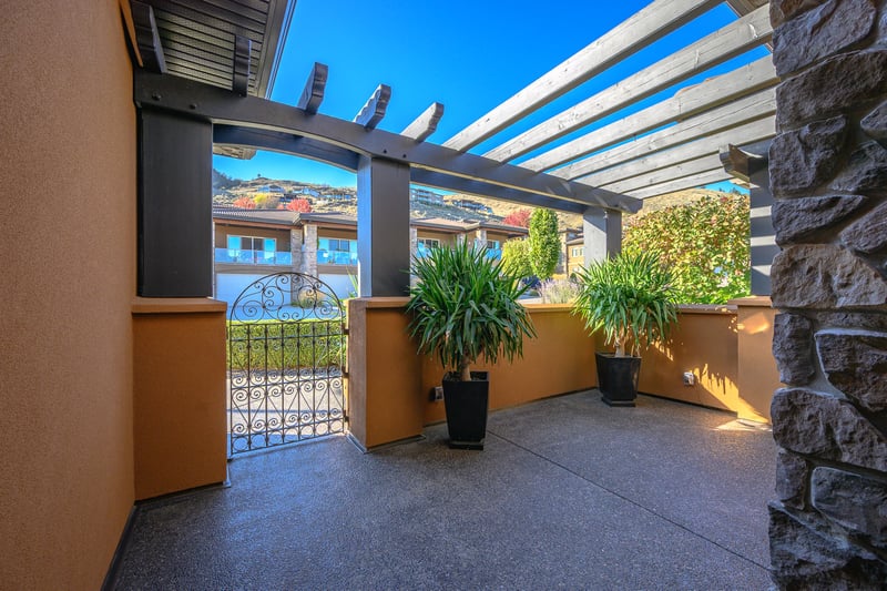 Luxury estate at 328 Cordon Place, Vernon, BC — photo 3