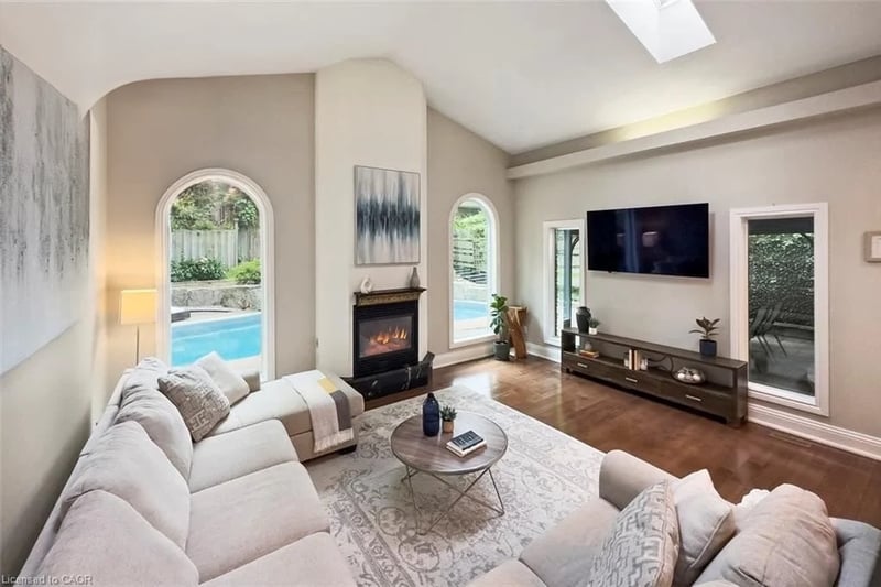 Luxury estate at 381 Queen Street South, Hamilton, ON — photo 10